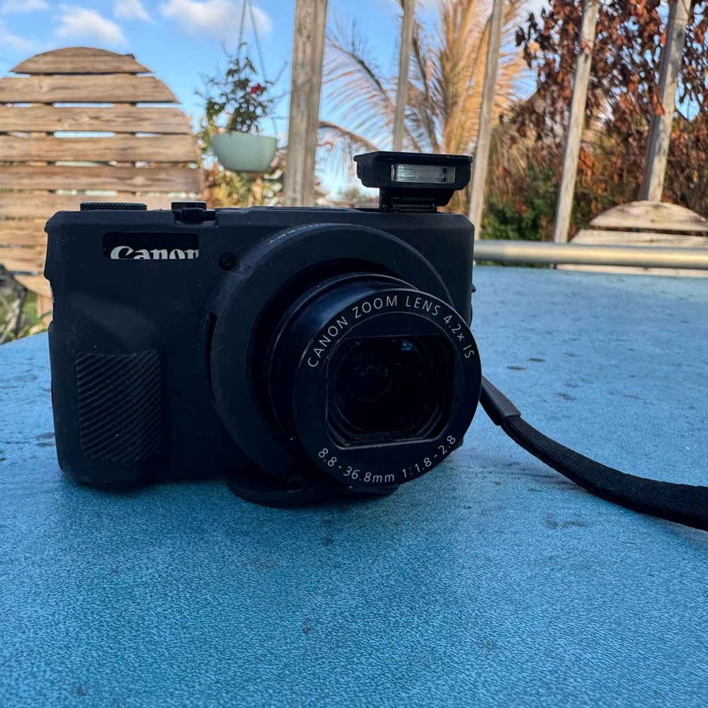 -SOLD- Canon G7X Mark II Digital Camera - Grip, Case, SD Card, Batteries Charger
